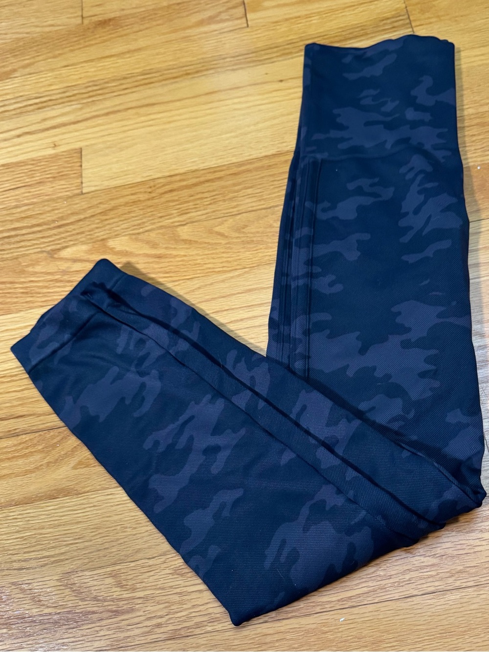 SPANX “Look At Me Now” Camo High-Waist Leggings. Size M
